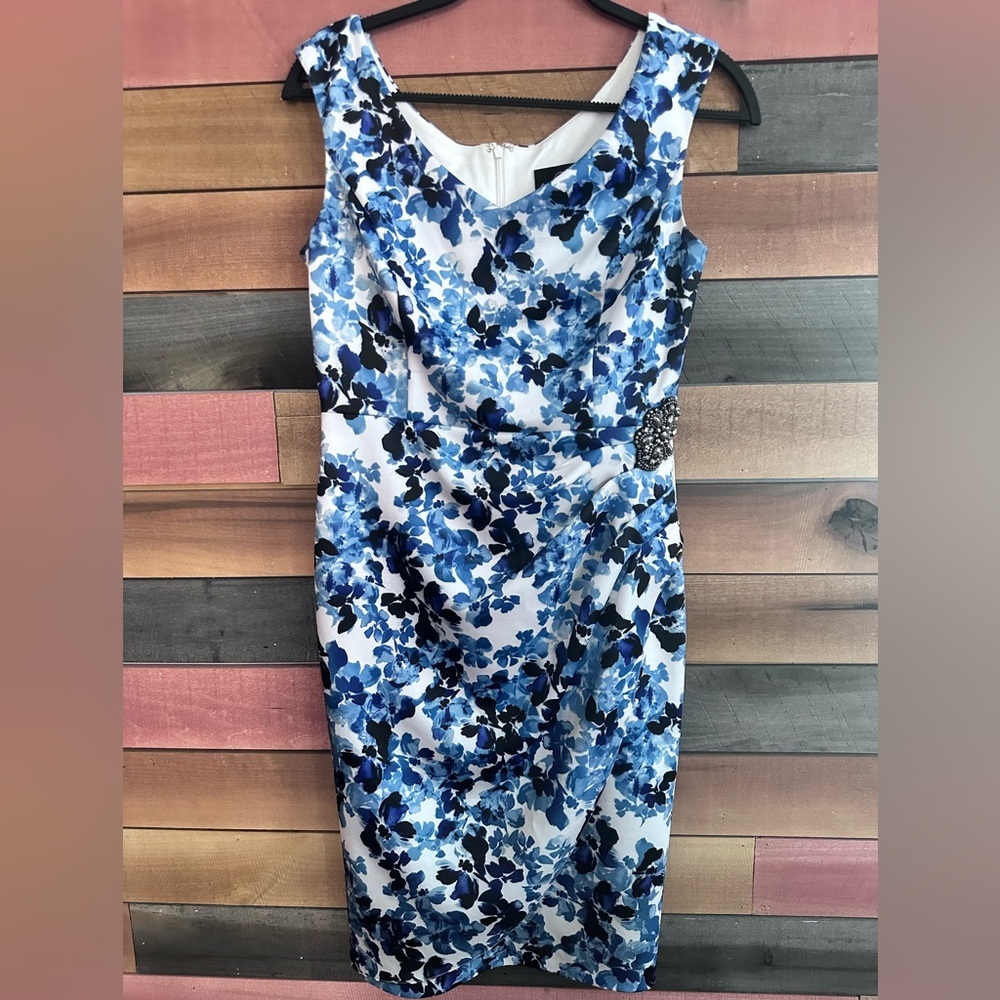Beautiful Sleeveless Dress Gathered at Side with an embellished broach